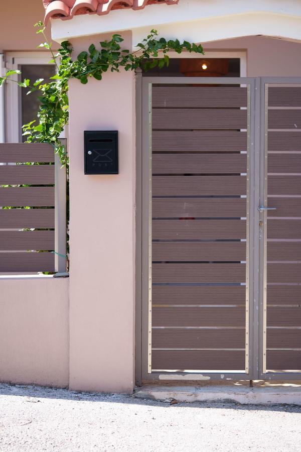 Famille Kominos Apartment